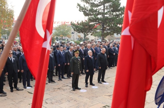 Atatürk Sivas’ta da törenle anıldı