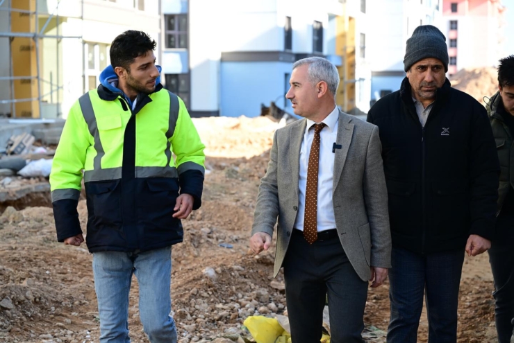 Başkan Çınar, İkizce Toki Konutlarının 3’üncü Etabındaki Çalışmaları İnceledi