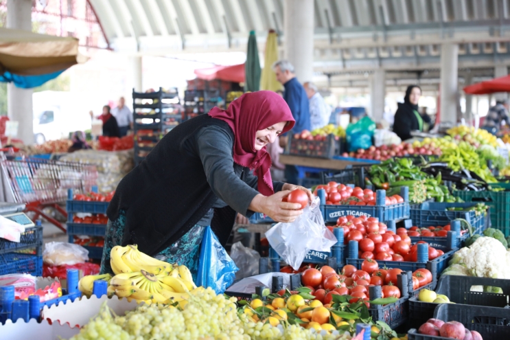 Başkan Güler, esnafın yüzünü güldürdü