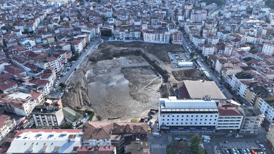 BAŞKAN GÜLER’DEN ORDU’YA MÜJDE… MİLLET BAHÇESİ ÜZERİNE YAPILACAK OTOPARK KAPASİTESİ 2 BİN ARACA ÇIKARILDI