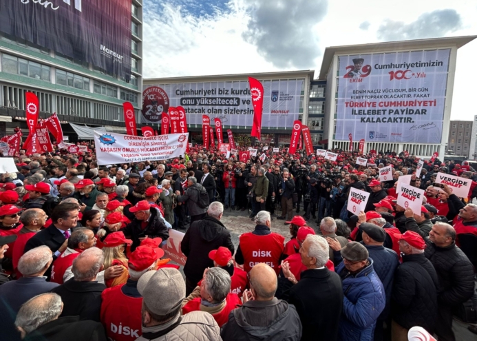 CHP Lideri Özel DİSK’in “Gelirde Adalet Vergide Adalet” basın açıklaması yaptı