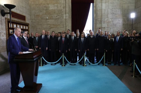 Cumhurbaşkanı Erdoğan Anıtkabir Özel Defteri’ni imzaladı