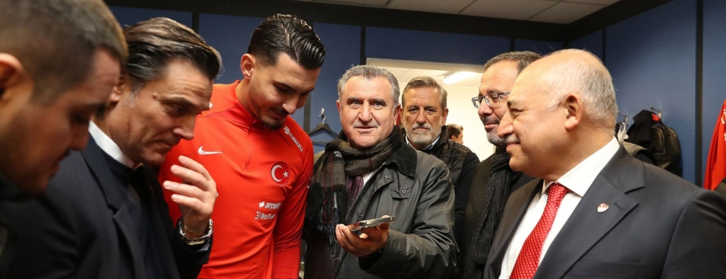 Cumhurbaşkanı Erdoğan’dan A Milli Futbol Takımı’na tebrik telefonu