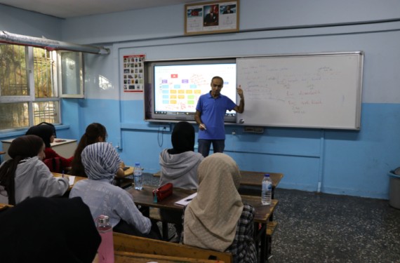 Gençler eğitime öncelik veren Başkan Canbolat’a teşekkür etti