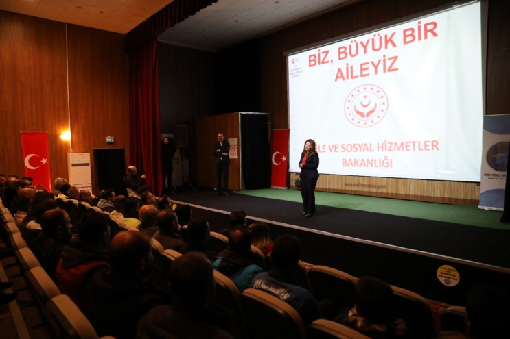 İpekyolu Belediyesi’nden erkek personellere “Kadına şiddet” konulu seminer