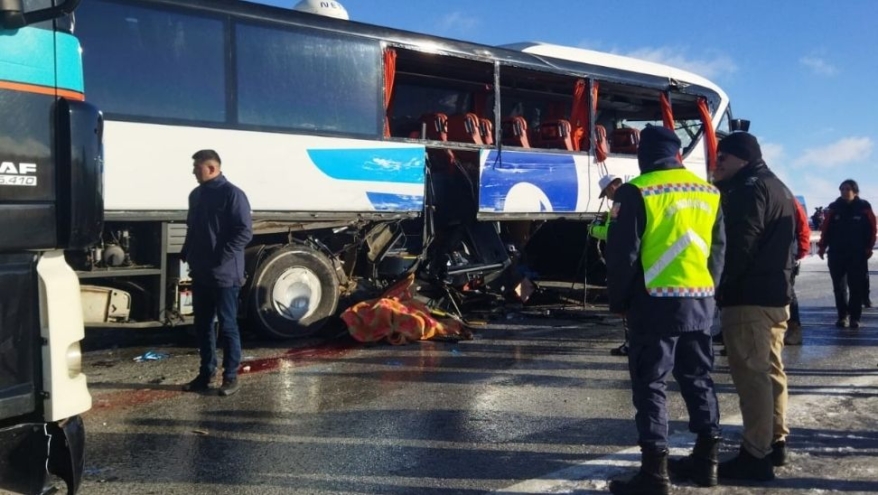 Sivas’ta otobüs kazası: 1 kişi hayatını kaybetti