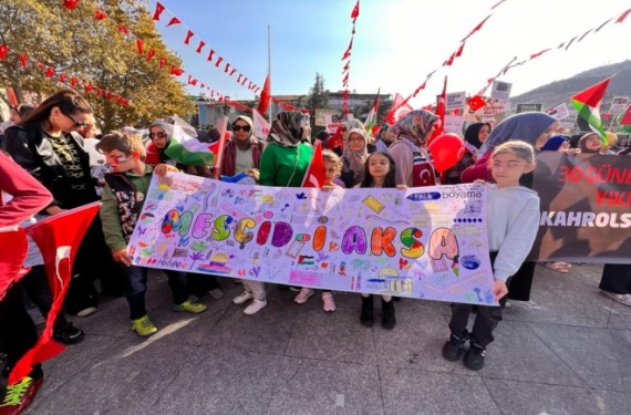 Tokat’ta anne ve çocuklar, Filistin için el ele yürüdü