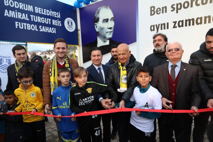 Amiral Turgut Reis Futbol Sahası açıldı