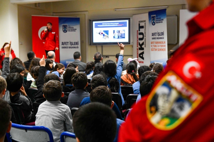 Ankara Büyükşehir’in afet farkındalık eğitimleri devam ediyor