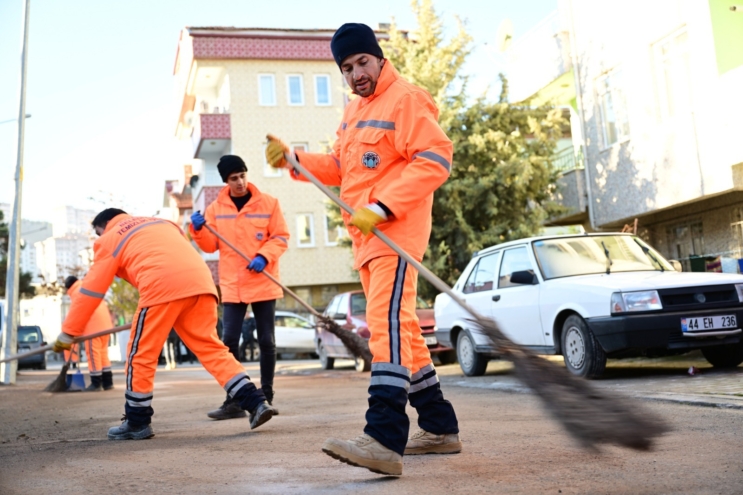 Battalgazi Belediyesi’nden enkaz sonrası temizlik çalışmaları