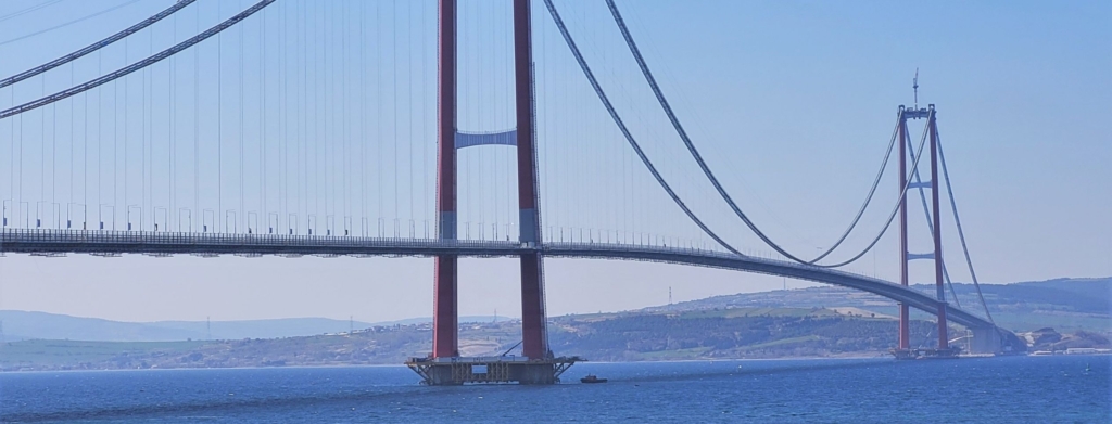 Çanakkale Boğazı olumsuz hava koşulları sebebi ile gemi trafiğine kapatıldı