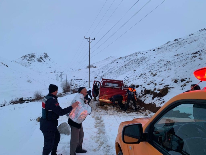 Donma tehlikesi geçiren 2 kişiyi AFAD ekipleri kurtardı