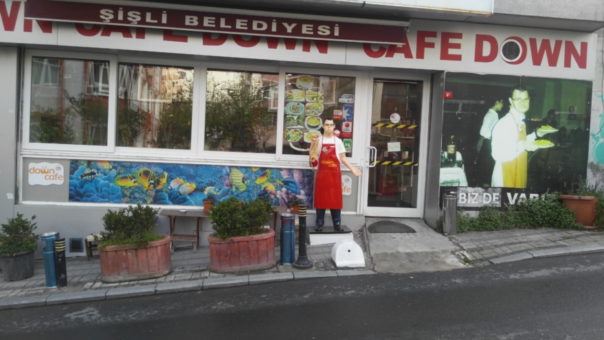 Down Sendromlu gençlerin hayatına dokunan Kafe: Down Cafe