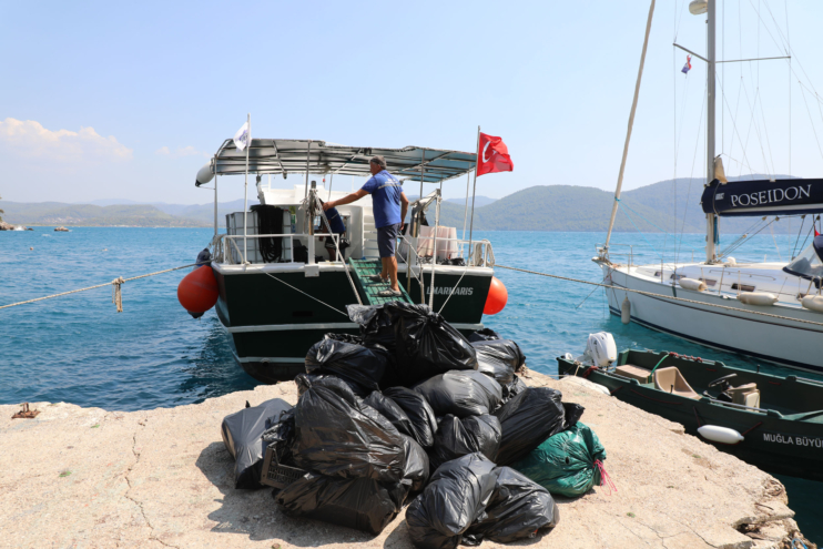 Gökova Körfezi’nde 40 bin kilogram çöp toplandı