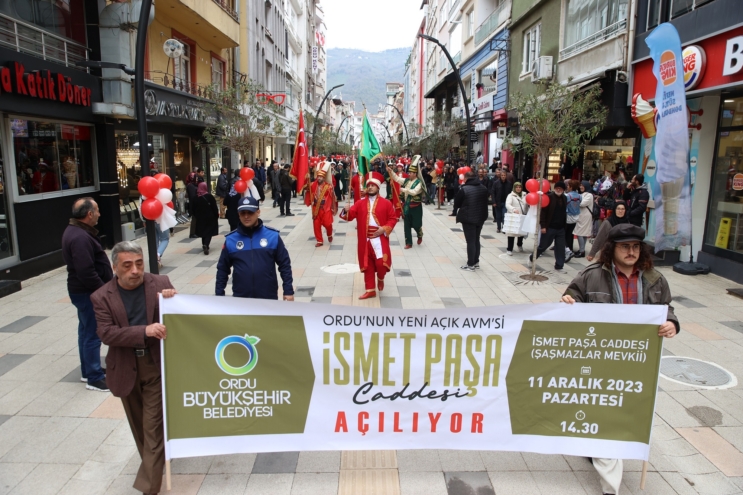 “İsmet Paşa Caddesi’ne görkemli açılış.”