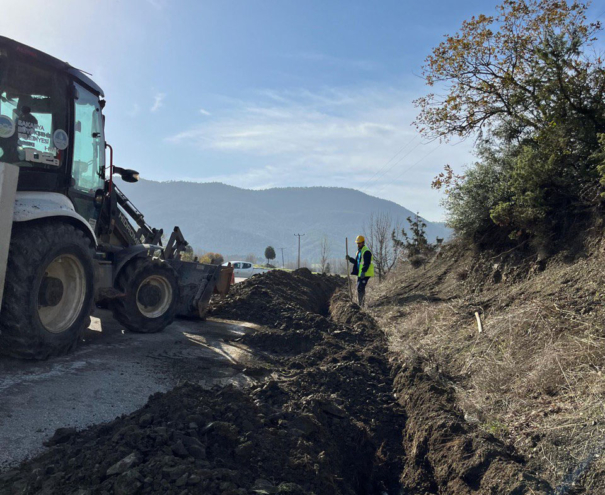 Sakarya Büyükşehir Belediyesi Taraklı’da bin metrelik hattı sağlıklı içme suyu için yeniledi