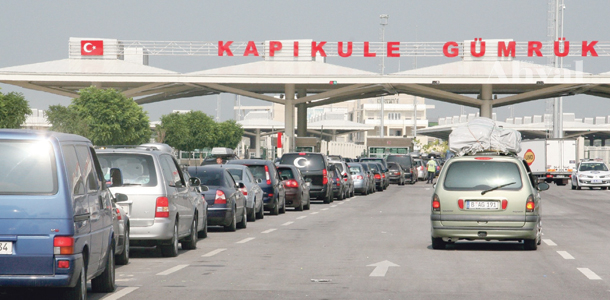 Sınır Kapılarında; Yaya geçişi henüz mümkün değil