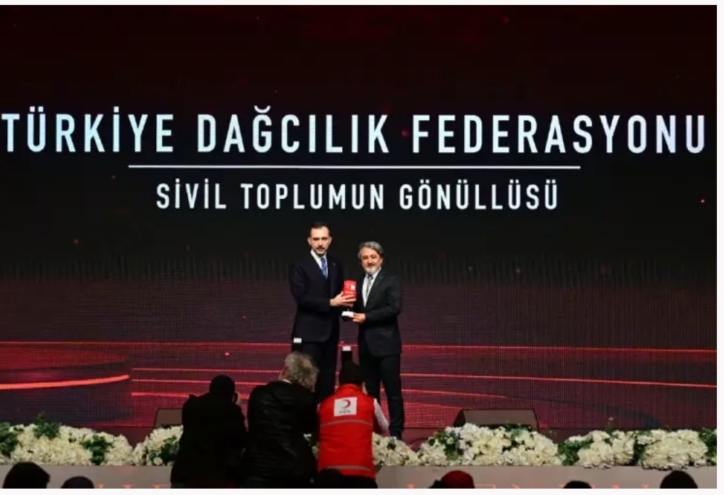 Türkiye Dağcılık Federasyonu’na, “Uluslararası Kırmızı Yelek Gönüllülük” ödülü