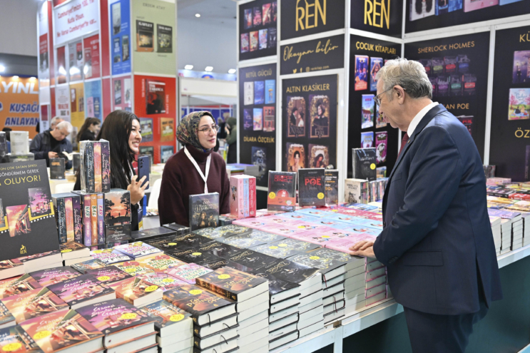 Yavaş, 19. Ankara Kitap Fuarı’na katıldı