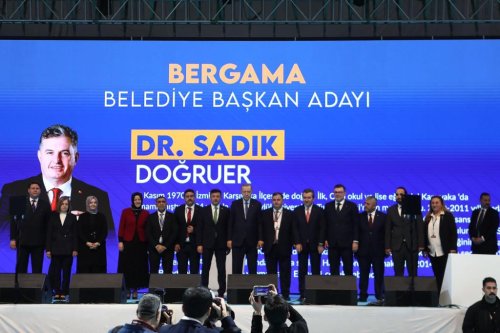 AK Parti Bergama Belediye Başkan Adayı Dr. Sadık Doğruer oldu