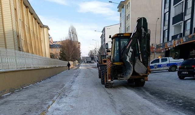 Ardahan’da karla mücadele