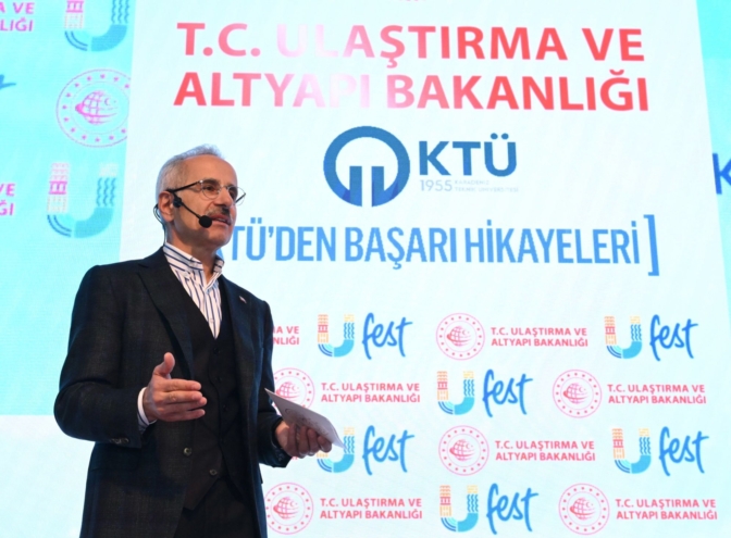 Bakan Uraloğlu, Trabzon’da düzenlenen ‘U-Fest’ etkinliklerine katıldı