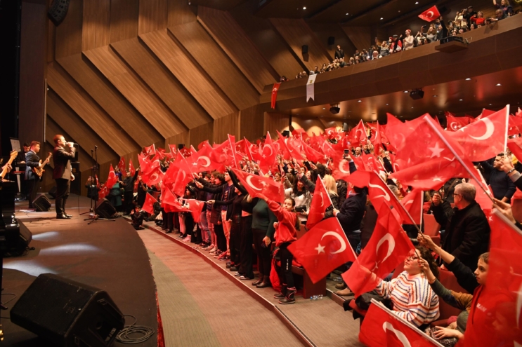 Balıkesir’de MOD10 ilk konserini verdi