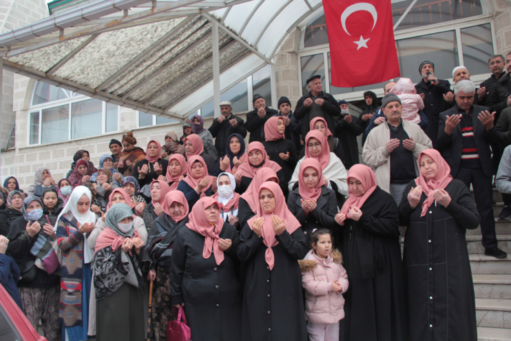 Beypazarı’ndan Umre’ye gidenler Fatih Camii’nden uğurlandı