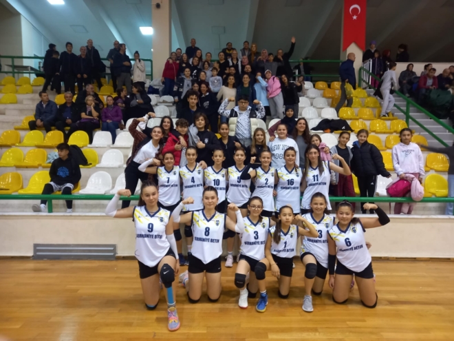 Burhaniye Ören Spor Voleybolcuları Eda Erdem’in Heykel Açılışına Gidiyor