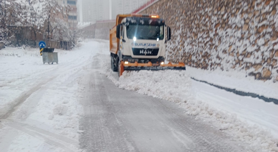 Büyükşehir’den karla yoğun mücadele