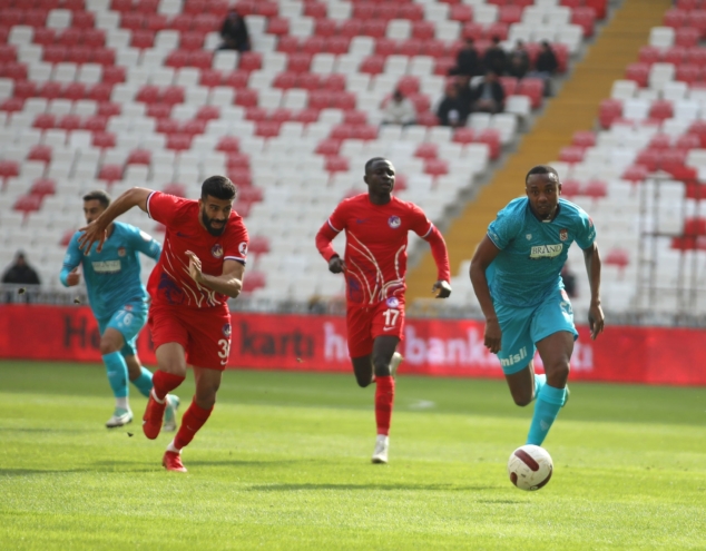 EMS Yapı Sivasspor rakibini 3-2 yendi