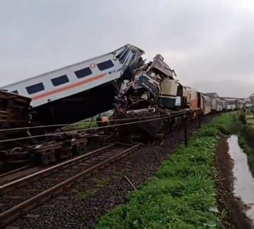 Endonezya’da tren kazası: 3 ölü