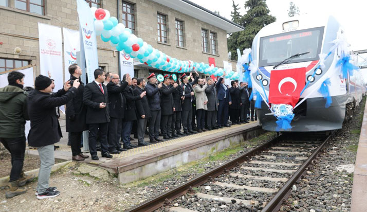 Güller Ekspresi Burdur bağlantısının ilk seferine başladı