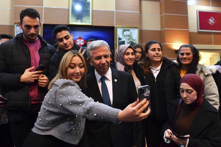 Mansur Yavaş Başkent Üniversitesi’nde gençlerle bir araya geldi