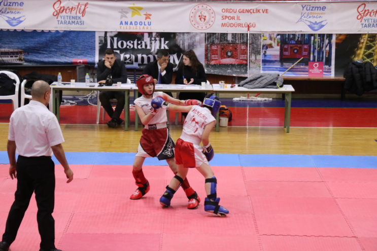 Okullar Kick Boks’da 100 sporcu mücadele etti