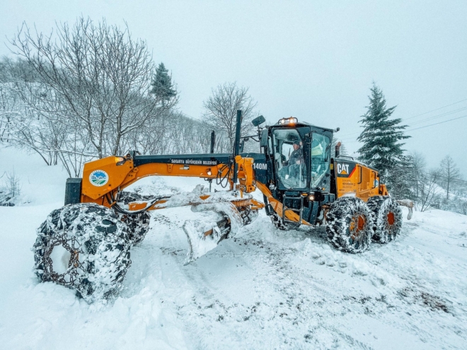  Sakarya ‘da kar kalınlığı yer yer 1 metreyi buldu