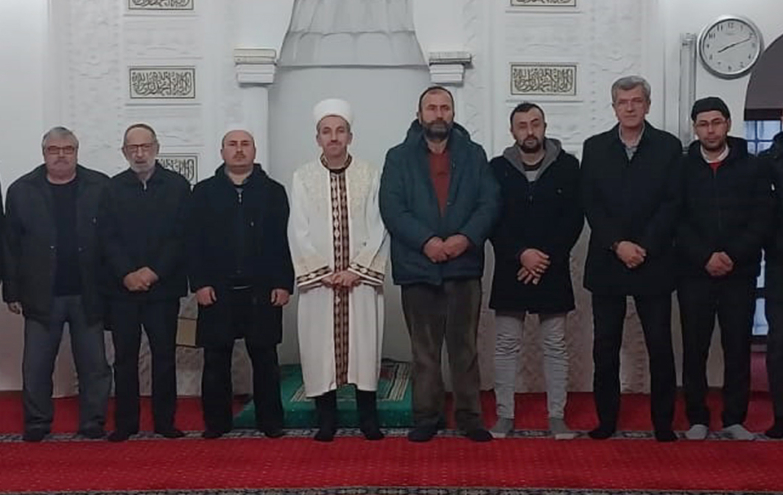 Tarihi Kurşunlu Caminde, yeni yılın ilk seher vaktinde Filistin için dua edildi