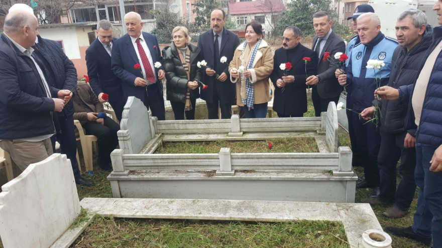 Vakfıkebir’in Belediye Başkanı Merhum Bahadır, mezarı başında anıldı