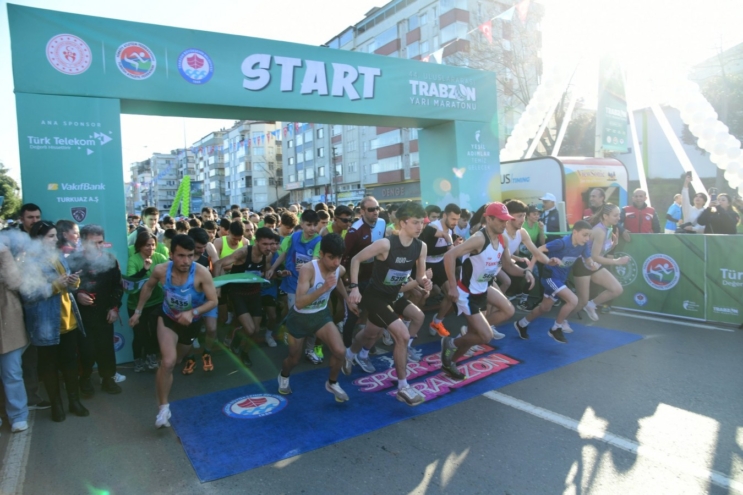 44’üncü uluslararası maratonun startını vali verdi