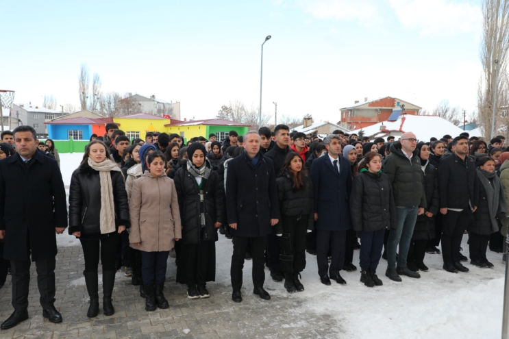 Ağrı’da deprem şehitleri için saygı duruşu