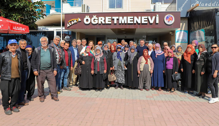 Alanya Belediyesi’nin yaşlılara yönelik kale gezisi etkinlikleri devam ediyor