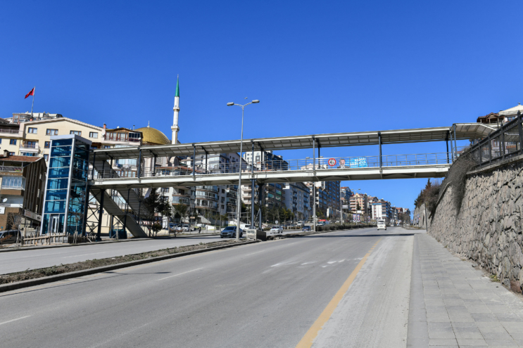 Ankara Büyükşehir Belediyesi’nden yeni modern yaya üst geçitleri