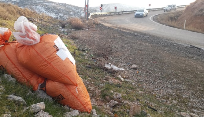 Ankara’da yol kenarlarına “tuz torbaları”