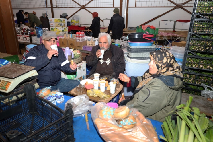 Başiskele’de pazarcıya sıcak sabah çorbası