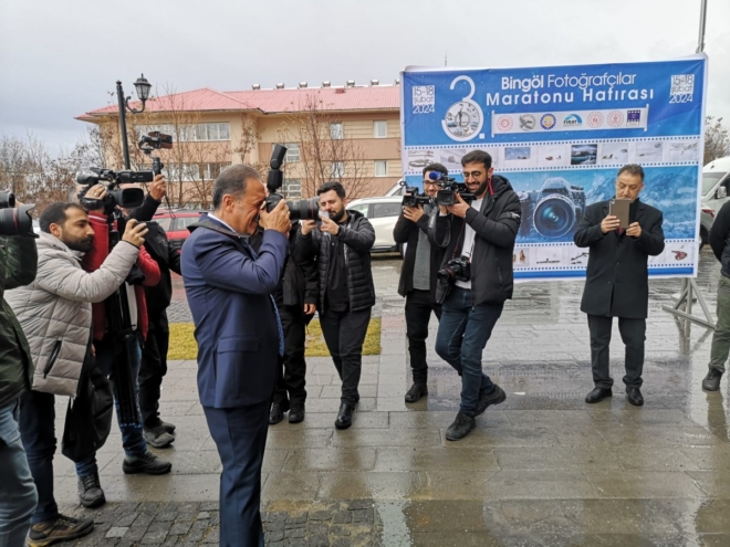 Bingöl Valisi Ahmet Hamdi Usta maraton için fotoğraf çekti