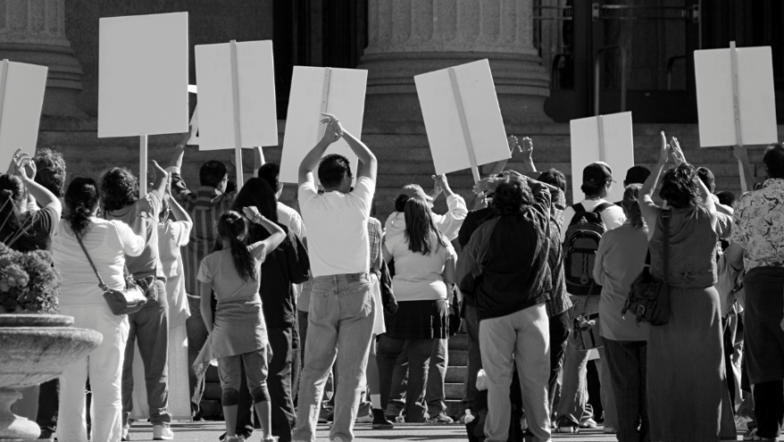 Bürükselli çiftçiler, AB kurumları önünde protesto düzenledi