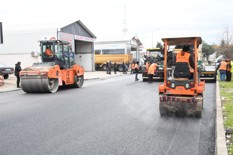  Büyükşehir, Küçük Sanayi Sitesi’nin yollarını yeniliyor