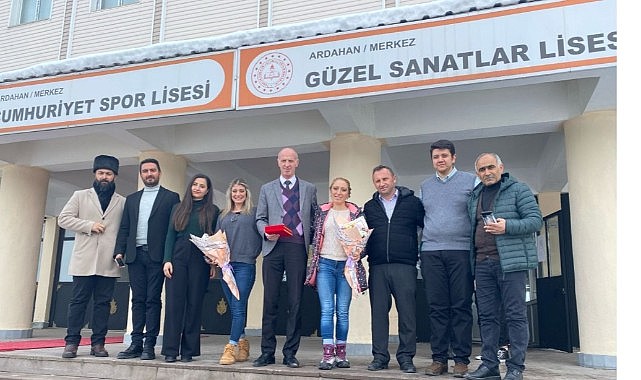 Dünya şampiyonları Ardahan’da öğrencilerle buluştu