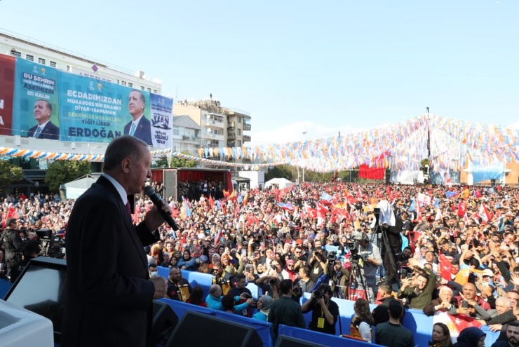 Erdoğan: 3-5 belediye alacağız diye siyasi bölücülere bu derece teslim olunmaz