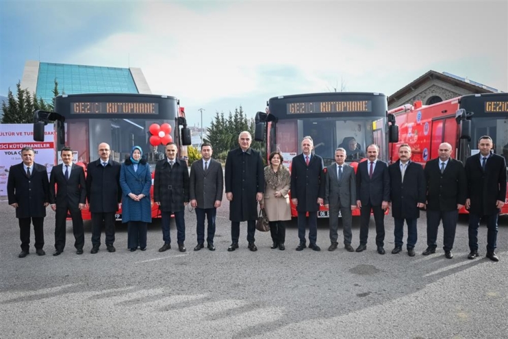 Ersoy, 10 gezici kütüphaneyi illerine uğurladı